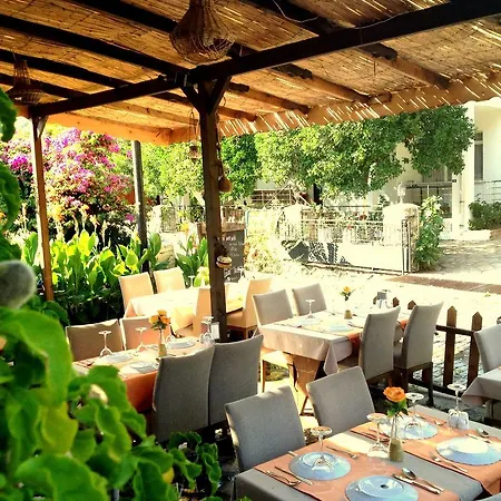 Caria Hotell 3*